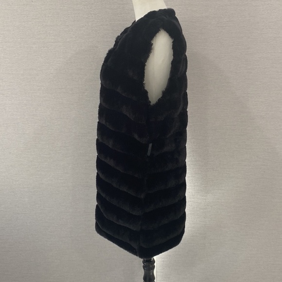 AMISU Faux Fur Vest - Picture 3 of 6